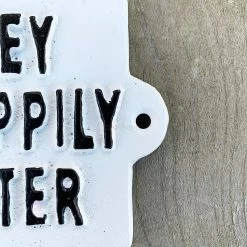 Darthome Limited White Cast Iron 'Lived Happily Ever After' Wall Sign 17cm -Décor Dreams Shop 1 73ab43c3 54b7 48ba a948 df71acdcc9de