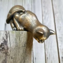Darthome Limited Gold Resin Peering Cat Ornament