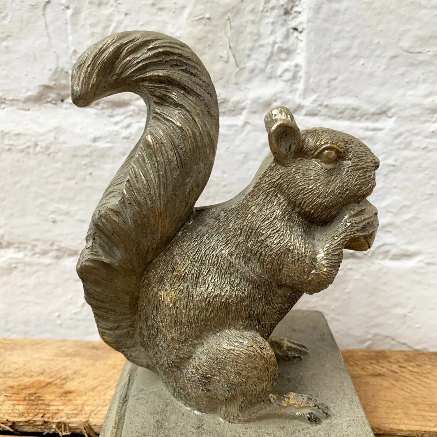 Darthome Limited Gold Resin Squirrel Bookend 4 Darthome Limited Gold Resin Squirrel Bookend - Image 2