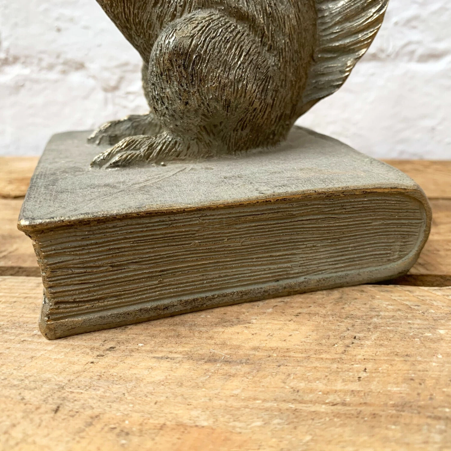 Darthome Limited Gold Resin Squirrel Bookend 7 Darthome Limited Gold Resin Squirrel Bookend - Image 5