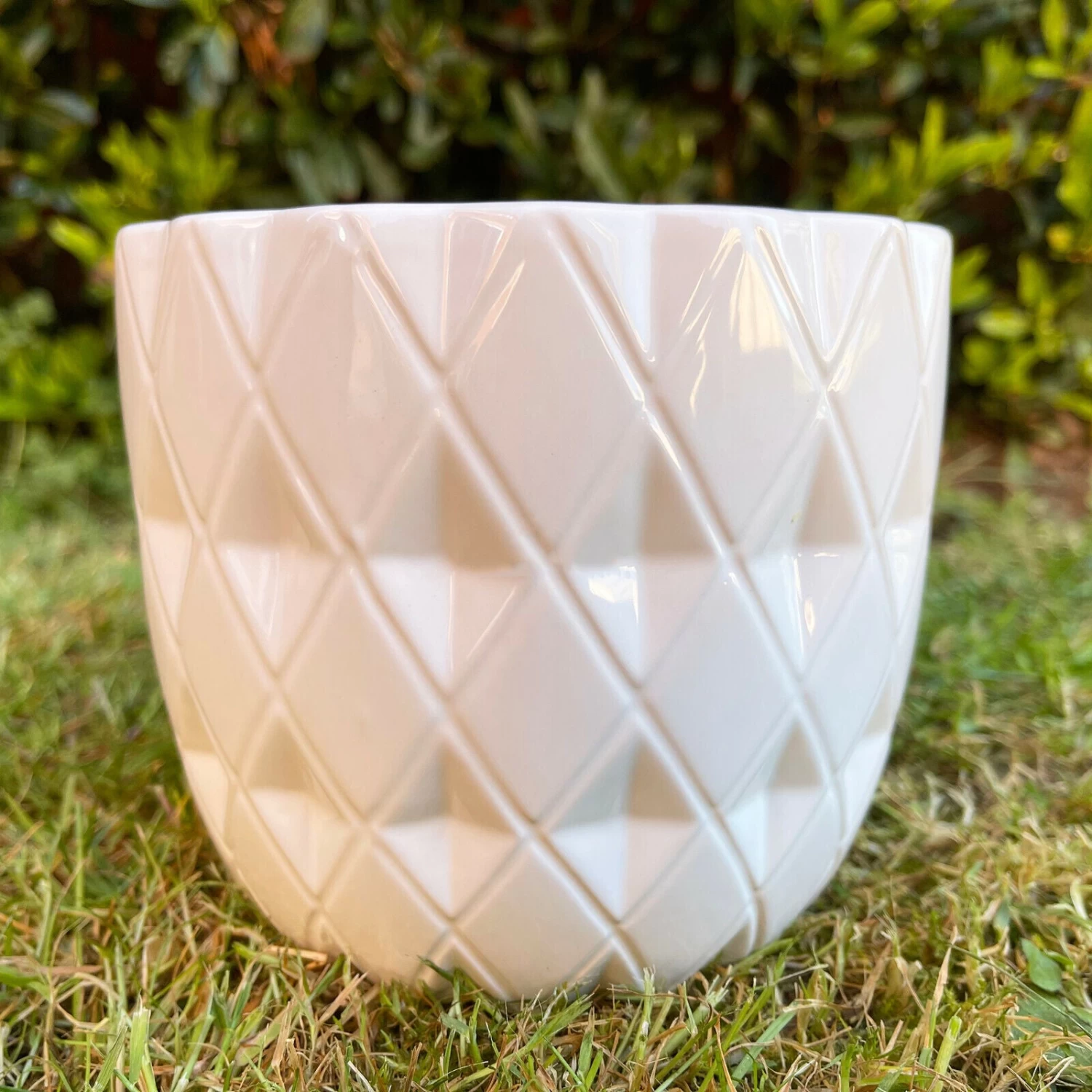 Darthome Limited Ceramic White Geometric Planter 13cm 6 Darthome Limited Ceramic White Geometric Planter 13cm - Image 4