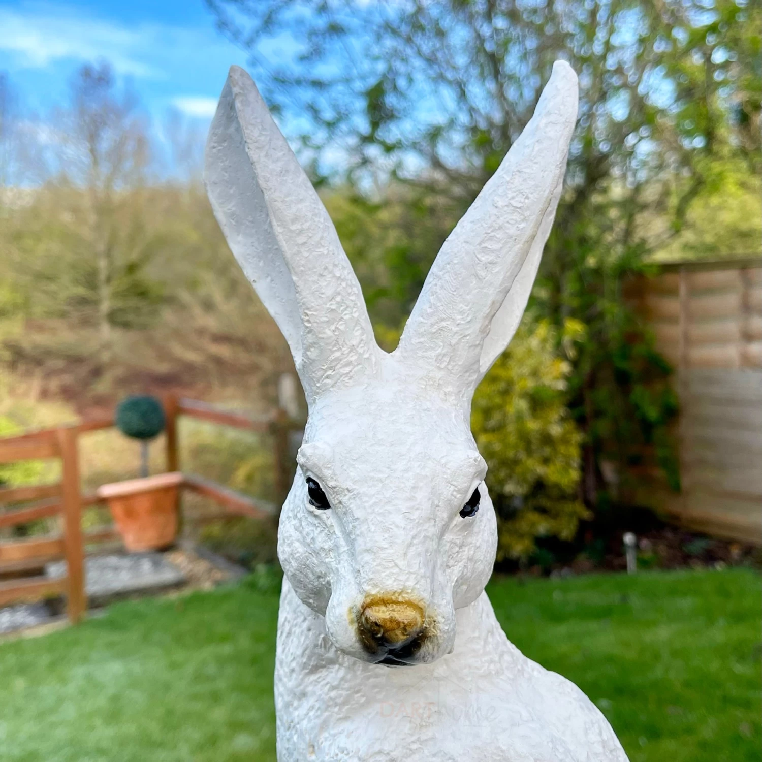 Darthome Limited White March Hare Garden Ornament 4 Darthome Limited White March Hare Garden Ornament - Image 2
