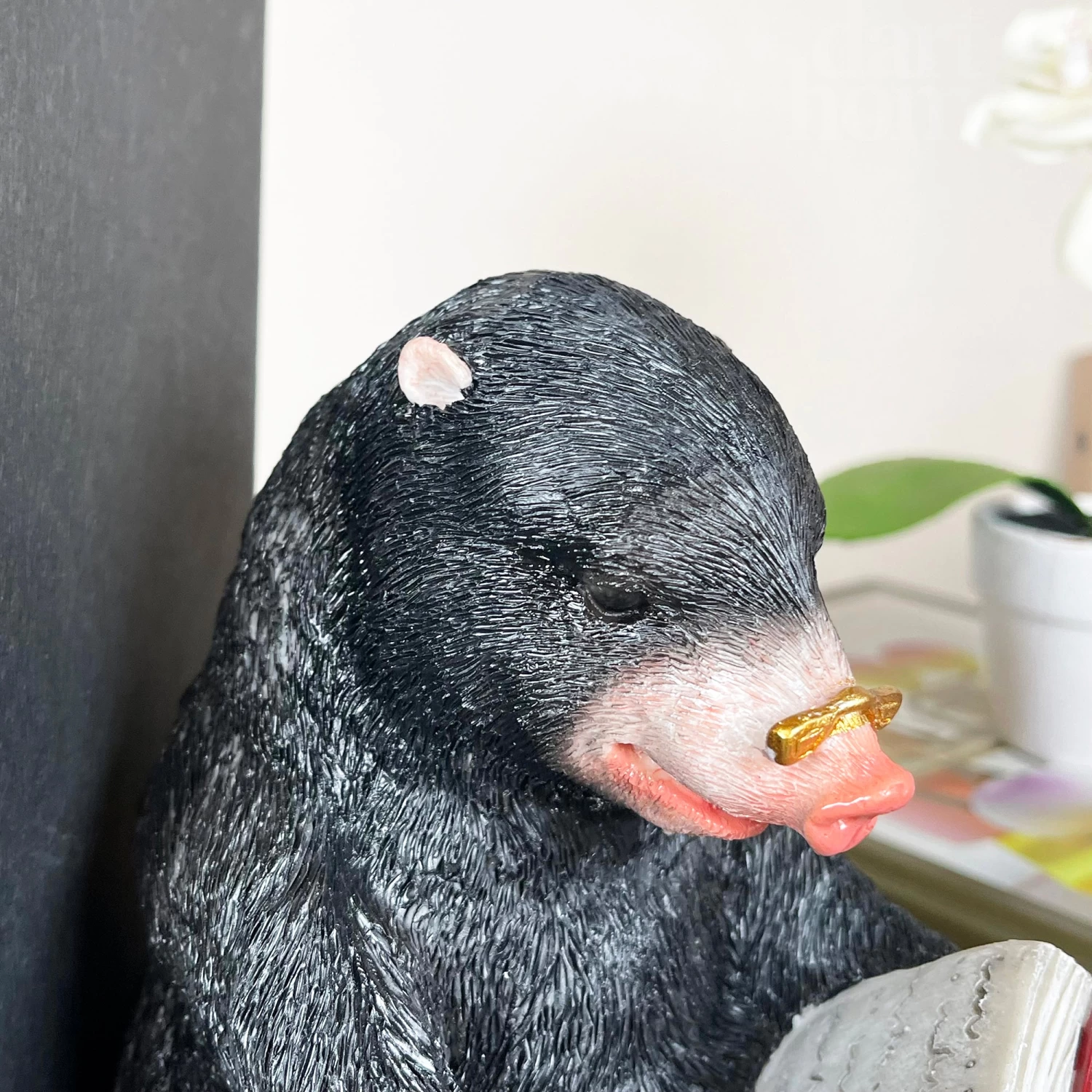 Darthome Limited Black Reading Mole Bookends 8 Darthome Limited Black Reading Mole Bookends - Image 6