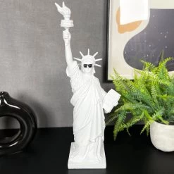 Darthome Limited White Cool Libby Ornament 10x40cm