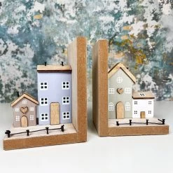 Darthome Limited Wooden House Bookends Set