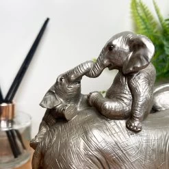 Darthome Limited Silver Elephant With Calves Ornament -Décor Dreams Shop IMG E3137