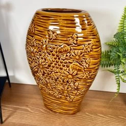 Darthome Limited Ceramic Golden Bees Vase -Décor Dreams Shop IMG E3195