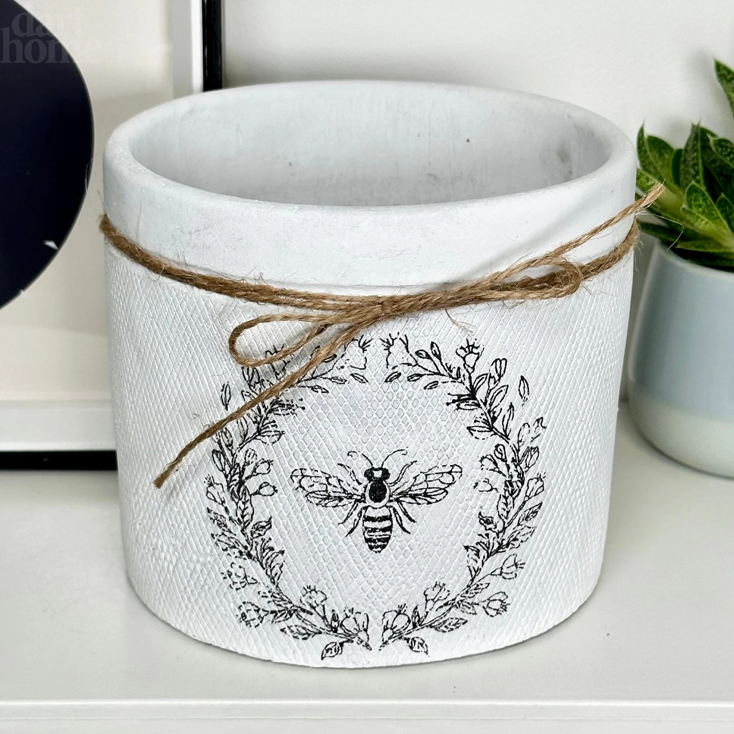 Darthome Limited Cement White Round Bee Pot 3 Darthome Limited Cement White Round Bee Pot