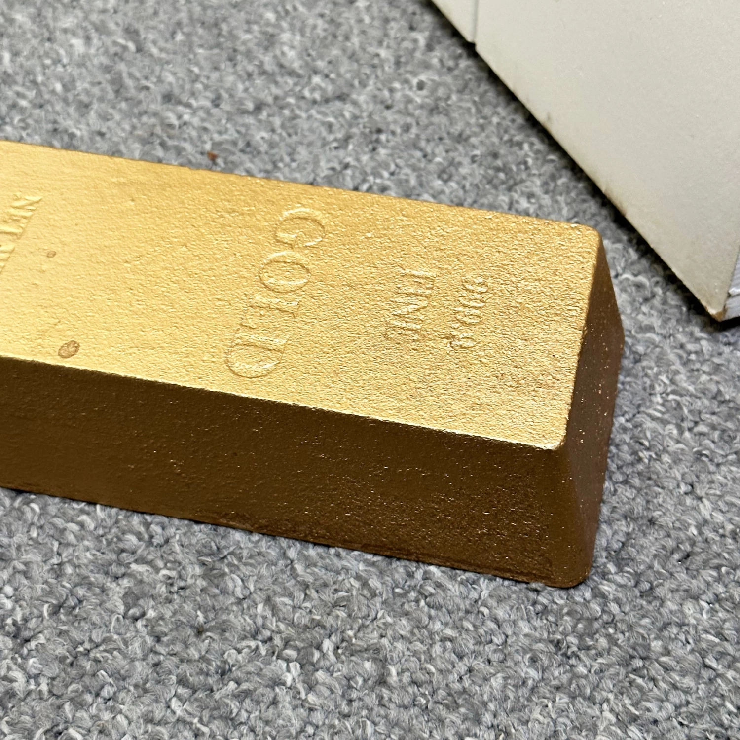 Darthome Limited Cast Iron Gold Bar Doorstop 8 Darthome Limited Cast Iron Gold Bar Doorstop - Image 6