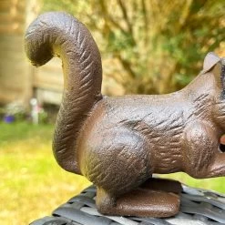 Darthome Limited Cast Iron Squirrel Eating Nut Ornament -Décor Dreams Shop IMG E5914 edited165