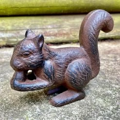 Darthome Limited Cast Iron Squirrel Eating Nut Ornament -Décor Dreams Shop IMG E5918 edited169