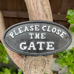 Darthome Limited Black Cast Iron Please Close The Gate Sign