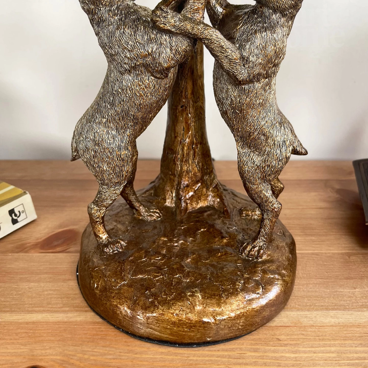 Darthome Limited Gold Marching Hares Lamp With Green Velvet Shade 6 Darthome Limited Gold Marching Hares Lamp With Green Velvet Shade - Image 4